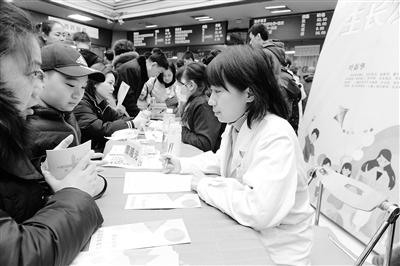 蘭州大學(xué)第一醫(yī)院舉行“新年！新高度！”兒童保健義診活動(dòng)