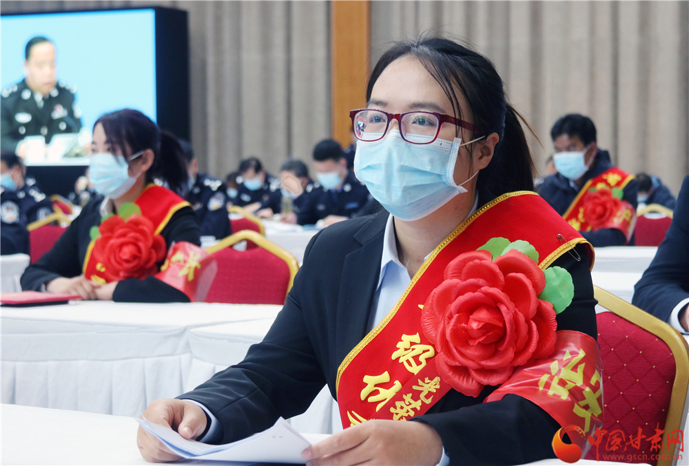 民警的好幫手 鄉(xiāng)親的貼心人——記甘肅省優(yōu)秀治安戶(hù)長(zhǎng)陽(yáng)娟（圖）