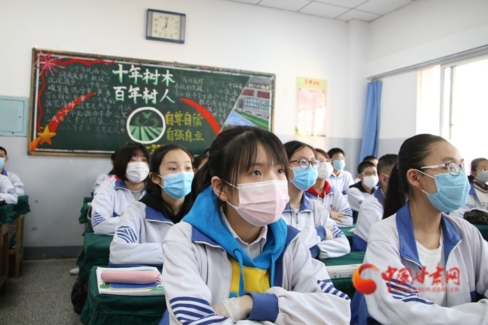 按下“重啟鍵” 蘭州初三學(xué)子迎來(lái)開(kāi)學(xué)第一天（視頻）