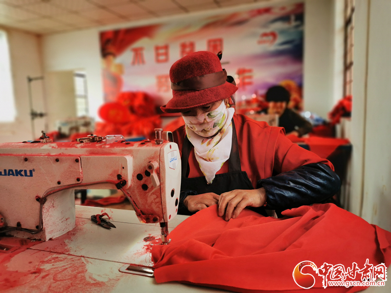 【甘肅省決戰(zhàn)決勝脫貧攻堅(jiān)】巾幗扶貧車間 莊浪縣吊溝村家門口的紅火日子