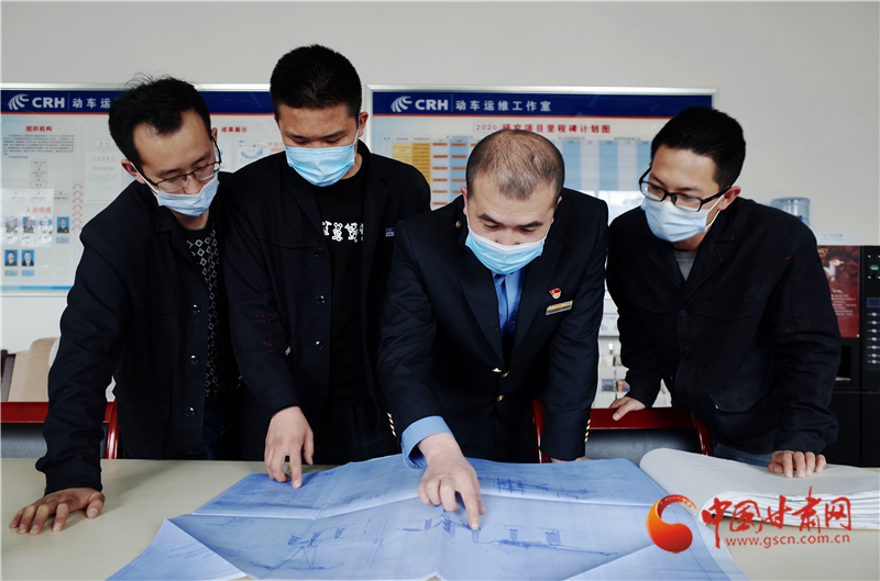 用奮斗的青春護(hù)航高鐵——記全國(guó)鐵路勞動(dòng)模范、蘭西動(dòng)車(chē)運(yùn)用所副所長(zhǎng)張學(xué)東