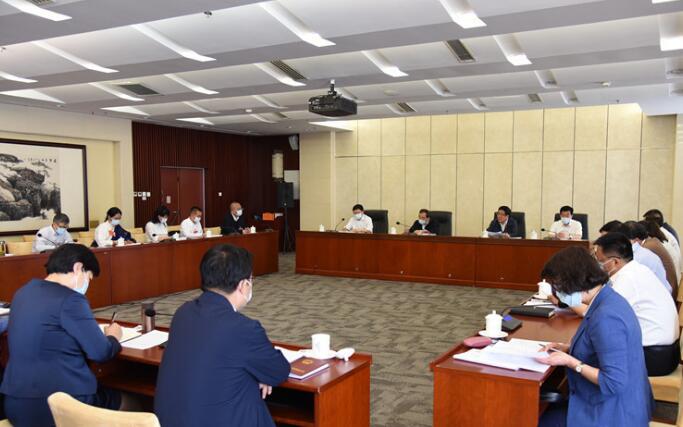 【兩會(huì)快訊】甘肅代表團(tuán)分組審議全國(guó)人大常委會(huì)工作報(bào)告，林鐸參加第一小組會(huì)議并發(fā)言