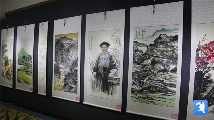 7月1日上午，定西市通渭縣紀委監(jiān)委舉辦“襄郡清風·喜迎建黨99周年”廉政文化書畫展， 共同為黨的生日獻禮。_副本.jpg