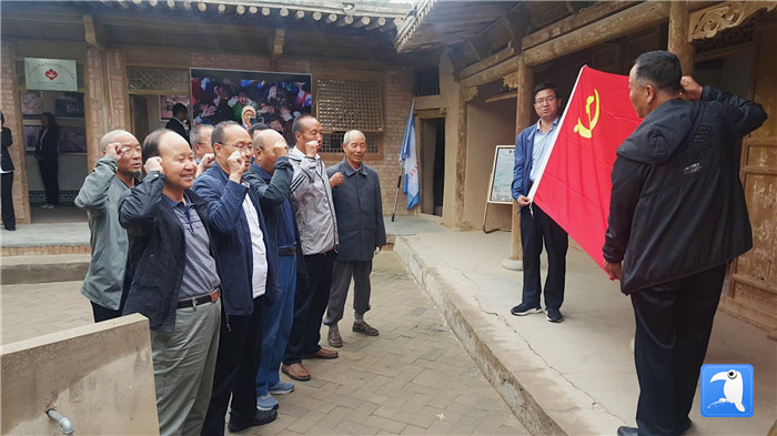7月1日，臨夏州紀委監(jiān)委機關黨總支組織退休黨支部部分黨員前往東鄉(xiāng)縣布楞溝村史館，開展主題黨日活動。_副本.jpg