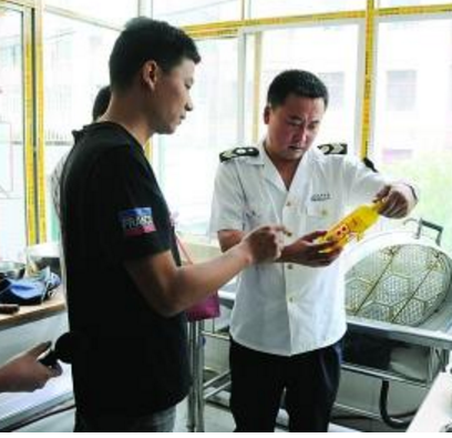 蘭州市場監(jiān)管局綜合行政執(zhí)法隊開展學校、托幼機構(gòu)食品安全專項檢查