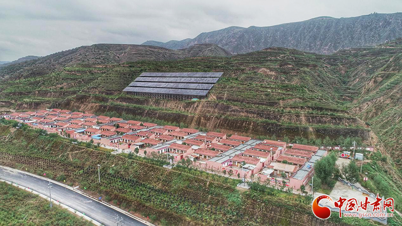 【跟著總書記看甘肅】布楞溝村：水引來了，路修通了，新農(nóng)村建起來了（圖）