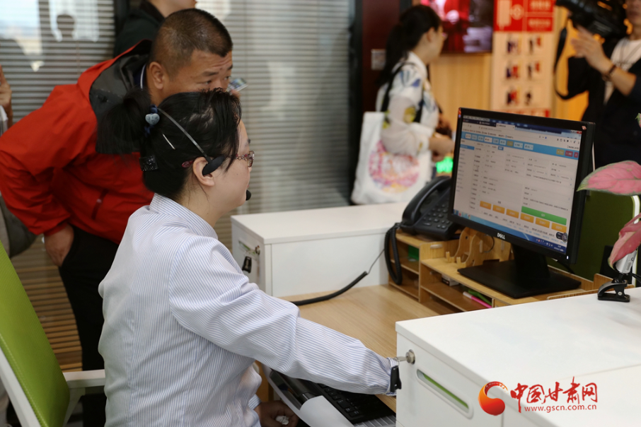 【走向我們的小康生活】蘭州：虛擬養(yǎng)老院托起幸?！跋﹃柤t”