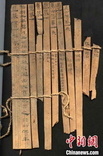 圖為藏于敦煌博物館內(nèi)的漢代簡牘。敦煌市委宣傳部供圖