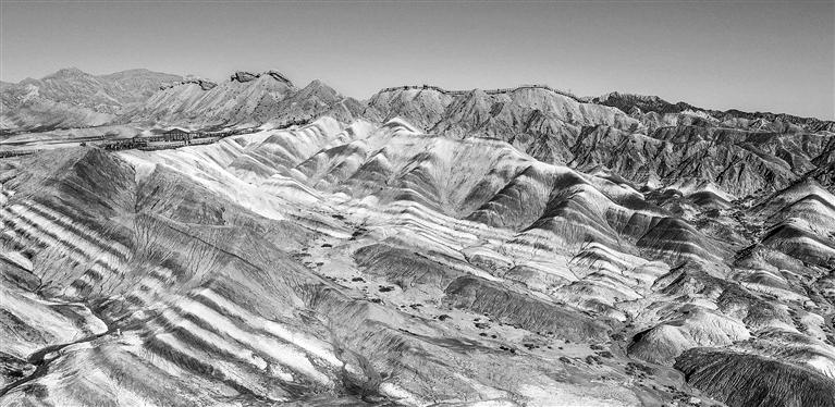 張掖七彩丹霞：夢(mèng)幻中國彩虹山