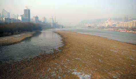 市民：黃河水位大降會(huì)不會(huì)影響供水？ 水務(wù)部門：枯水期流量偏小屬于正?，F(xiàn)象