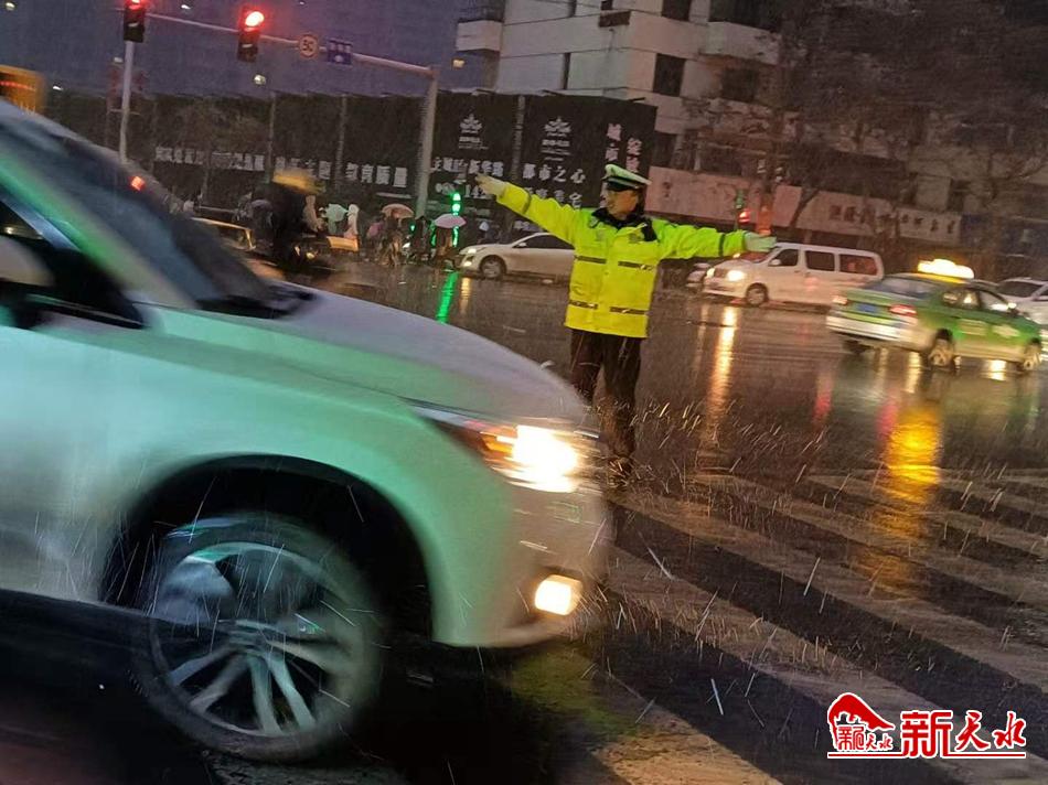 風(fēng)雪襲來，天水最美“警色”在路上！