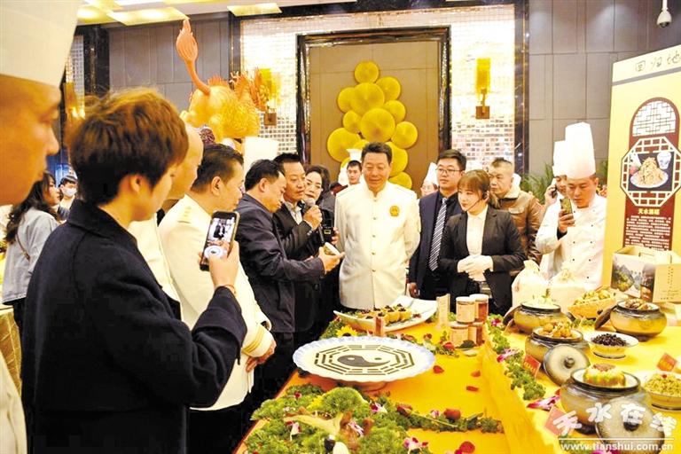 隴菜藝術(shù)盛典聚焦隴菜經(jīng)濟(jì)新成就——中國(guó)烹飪大師、甘肅省隴菜協(xié)會(huì)會(huì)長(zhǎng)趙長(zhǎng)安專(zhuān)訪