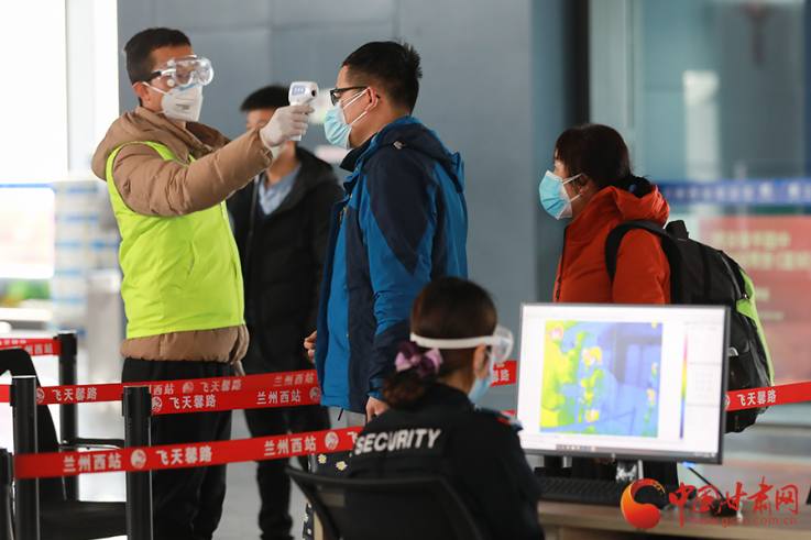 回家路上，請配合疫情防控要求 