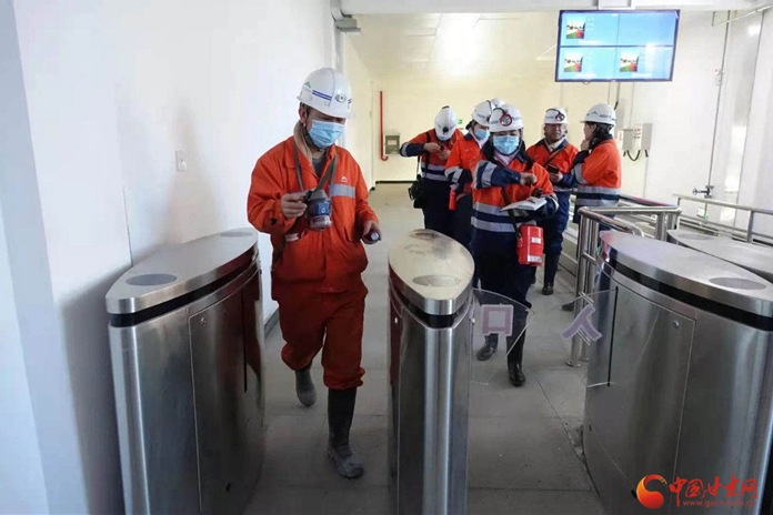 【新春走基層】春節(jié)，他們依然堅(jiān)守在600米礦井下