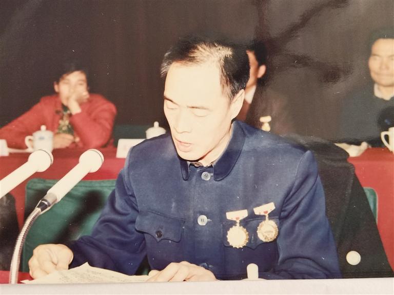 尋訪百名先鋒黨員  他用13年的時(shí)間完成28年的工作量——記“刀具大王”、全國(guó)勞模、蘭州通用機(jī)器廠工人技師蘆聚才