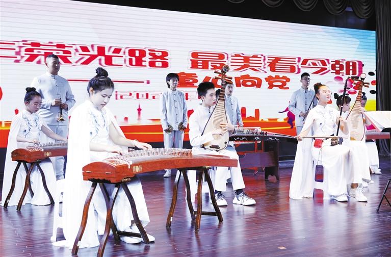 蘭州外國(guó)語學(xué)校學(xué)生創(chuàng)意豐富玩轉(zhuǎn)藝術(shù)節(jié)