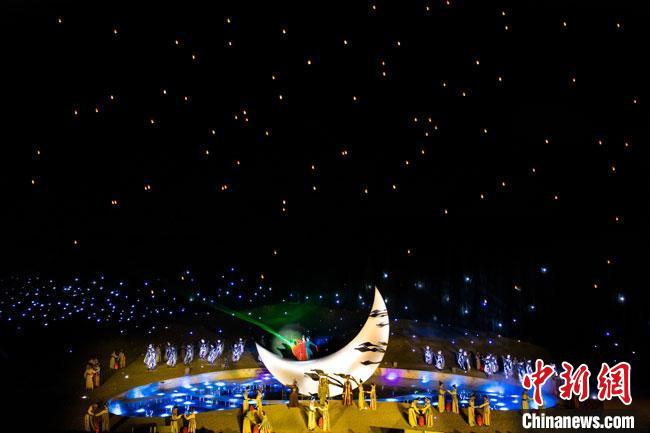 圖為大型沙漠實景演出《敦煌盛典》演出劇照。(資料圖) 敦煌市委宣傳部供圖