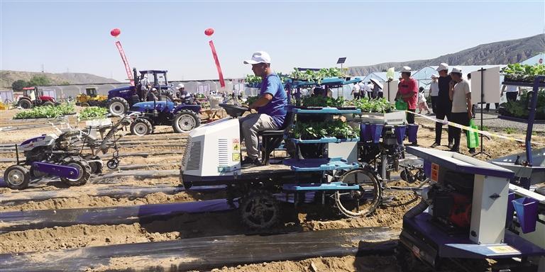 蘭州市榆中縣上半年經(jīng)濟發(fā)展穩(wěn)中向好 工業(yè)總產值增速達23.6% 社會消費品零售總額同比增長23.43%