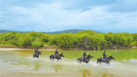 草原騎警，牧民心中的親人——記瑪曲縣公安局草原騎警大隊