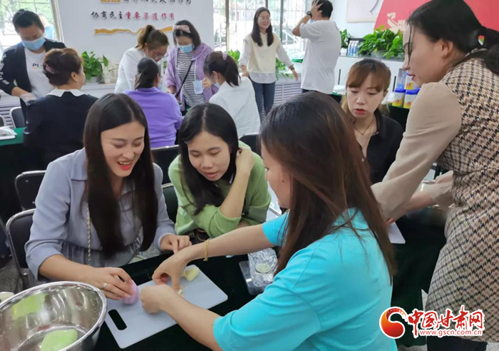 解鎖新技能！蘭州七里河區(qū)秋天的第一份手工月餅來(lái)了