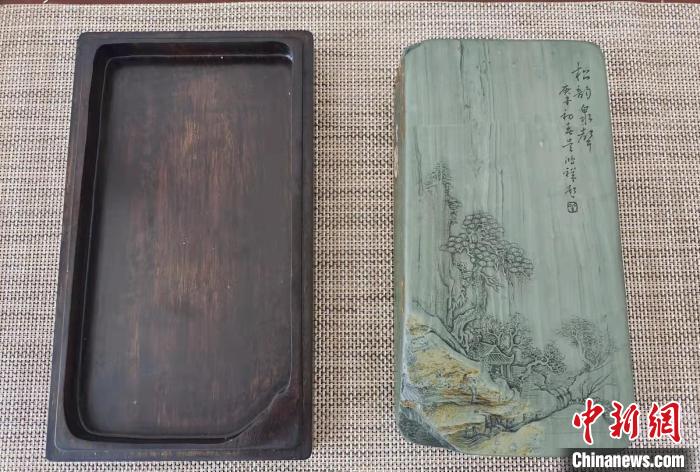 圖為盧保勝為提升洮硯文化內(nèi)涵，制作“一硯一銘、一盒一拓”成品展示?！堟?攝