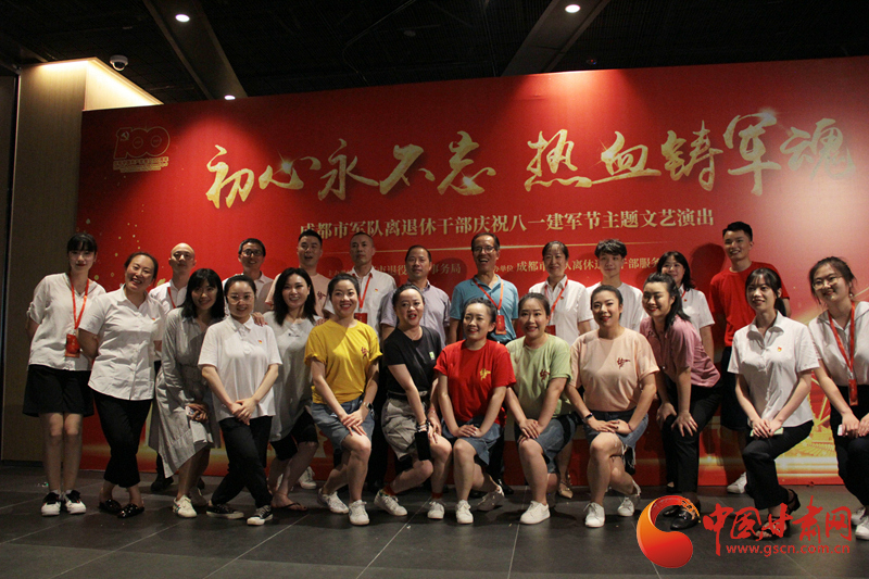 【蘭大新聞學(xué)子重走西北角】不變的軍旅情，不滅的舞臺(tái)夢(mèng)——記原成都軍區(qū)政治部戰(zhàn)旗文工團(tuán)國(guó)家一級(jí)演員楊思遠(yuǎn)