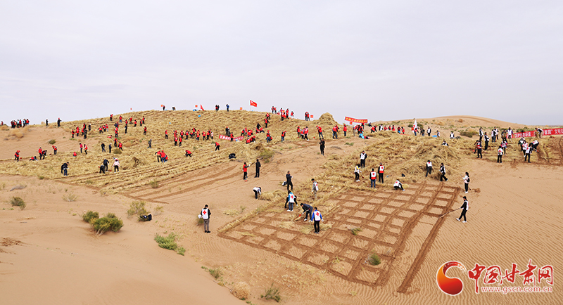 甘肅省委宣傳部、省文明辦、省志愿服務聯(lián)合會在古浪縣舉行壓沙主題文明實踐志愿服務活動