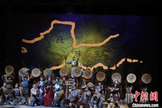 作為隴劇“梅花”，雷通霞在《大禹治水》中甘當(dāng)“綠葉”，該劇推出后，反響十分熱烈。(資料圖) 楊艷敏 攝