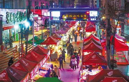 蘭州市城關(guān)區(qū)正寧路小吃夜市、南關(guān)民族風(fēng)味一條街恢復(fù)營(yíng)業(yè)