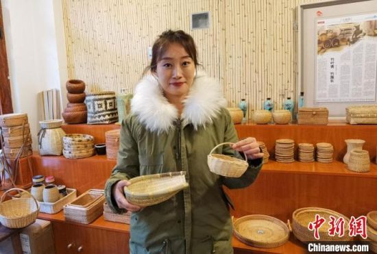 40多種精小玲瓏、純手工制作的新型盛食容器、居家工藝品等，每一件都令人愛不釋手?！●T志軍 攝