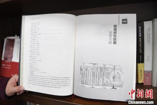 《甘肅藏敦煌遺書研究文獻(xiàn)引得》編纂耗時(shí)8年，收錄研究文獻(xiàn)數(shù)據(jù)總計(jì)17000條，時(shí)間跨越110年?！钇G敏 攝