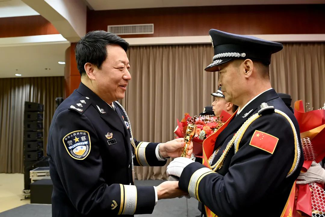 蘭州公安舉行“奮進(jìn)·2021”記功獎勵暨榮譽(yù)儀式