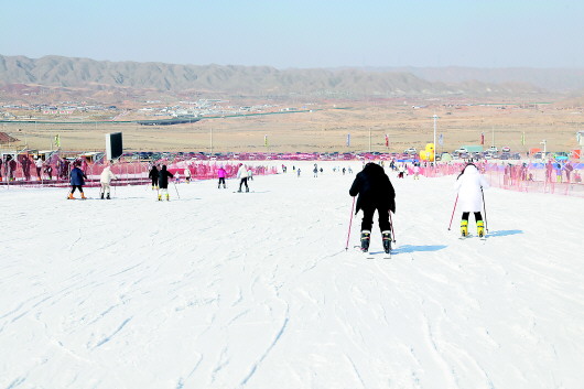 春節(jié)期間 白銀市掀起冰雪運動熱潮