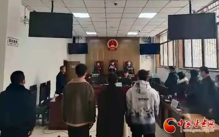 依法帶娃！甘肅省平?jīng)鍪邪l(fā)出首份《家庭教育令》