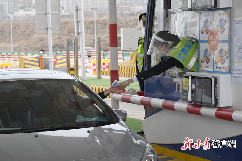 守好交通防線 保障運輸暢通——甘肅省交通運輸行業(yè)全力應對新一輪疫情