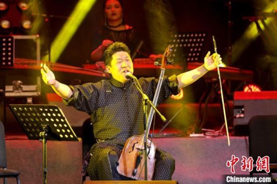 圖為樂隊(duì)主創(chuàng)巴依勒格。(資料圖) 受訪者供圖