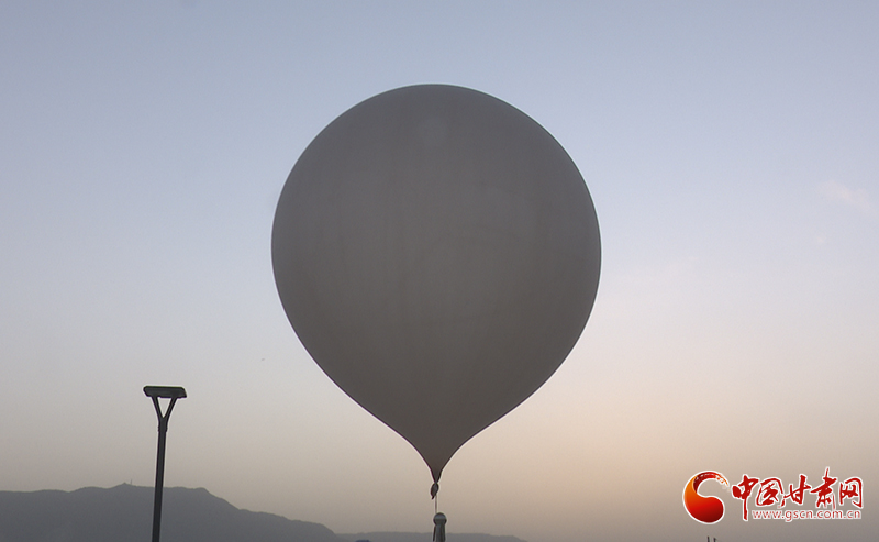 【世界氣象日】氣象站為何一天兩次放飛“大氣球”？甘肅氣象專家告訴你