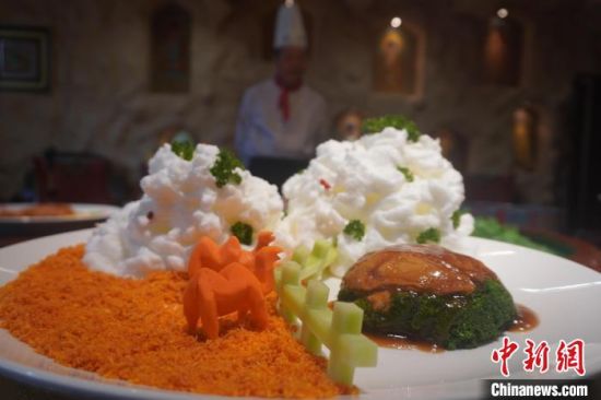 圖為敦煌菜代表菜肴展示?！【琶赖┰?攝