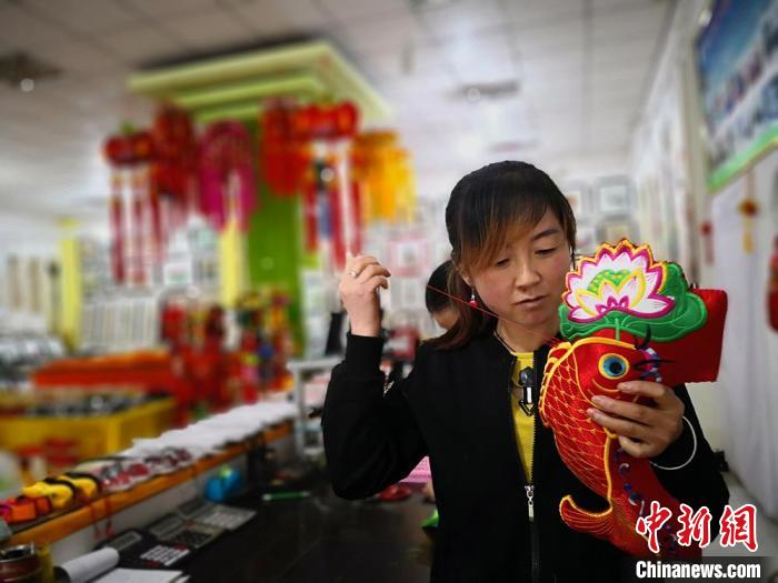 圖為“非遺”產(chǎn)品展示。(資料圖) 魏建軍 攝