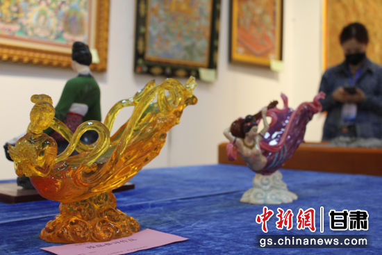 圖為敦煌飛天造型的作品。徐雪 攝