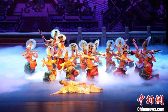 《絲路花雨》在敦煌大劇院演出。(資料圖) 敦煌市委宣傳部供圖