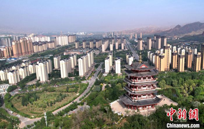 圖為“南涼古都”樂(lè)都朝陽(yáng)山片區(qū)的今朝?！⊙Φ?攝