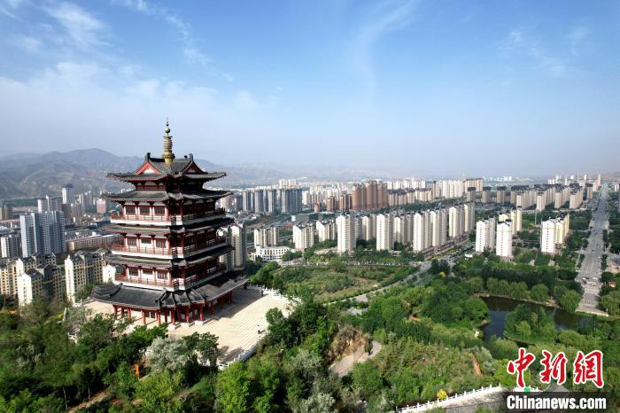 圖為航拍樂(lè)都區(qū)朝陽(yáng)山片區(qū)?！⊙Φ?攝