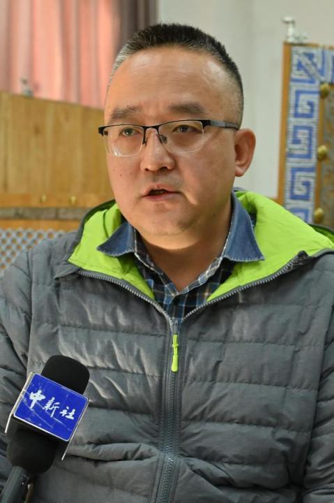 謝焱，甘肅省文物考古研究所副研究館員、考古研究二部主任、田野考古項(xiàng)目負(fù)責(zé)人。主持參與了張家川馬家塬戰(zhàn)國(guó)西戎墓地、臨潭磨溝齊家文化墓地等20多項(xiàng)考古調(diào)查、發(fā)掘工作，曾獲得中國(guó)國(guó)家文物局田野考古二、三等獎(jiǎng)，“十二五”文物保護(hù)科學(xué)和技術(shù)創(chuàng)新二等獎(jiǎng)等榮譽(yù)。