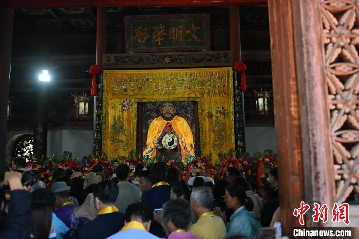 6月21日，2024(甲辰)年公祭中華人文始祖伏羲大典在甘肅天水舉行，來自海峽兩岸及港澳地區(qū)約500人現(xiàn)場共祭中華人文始祖伏羲。中新社記者 李亞龍 攝