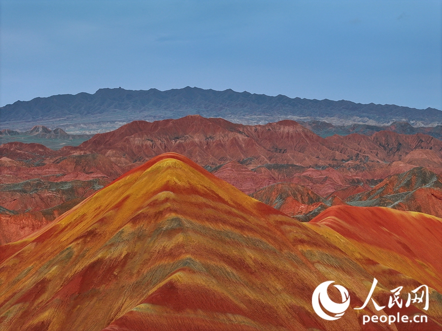 雨后的七彩丹霞，顏色格外艷麗。人民網(wǎng)記者 李根攝