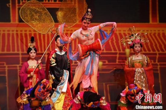 2023年第六屆敦煌文博會(huì)期間，系列演藝上演。(資料圖)李亞龍 攝